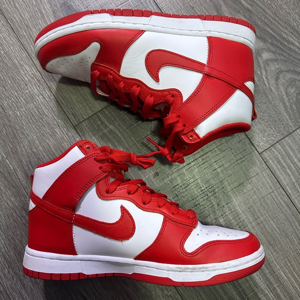 Nike dunk high championship red